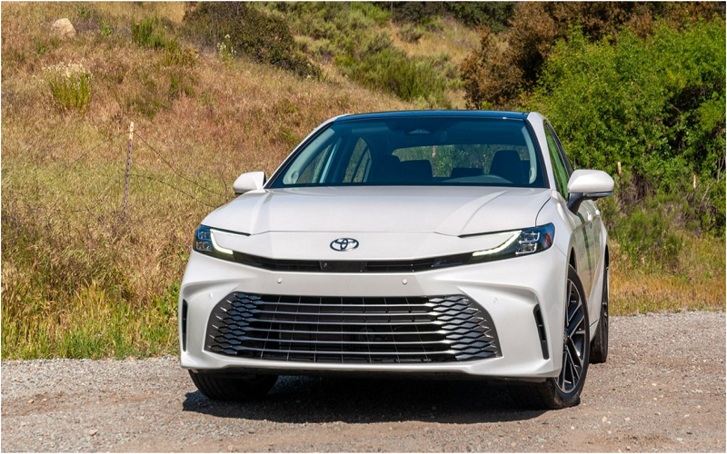 Fuel Efficiency and Performance: What to Expect from the 2025 Camry SE FWD